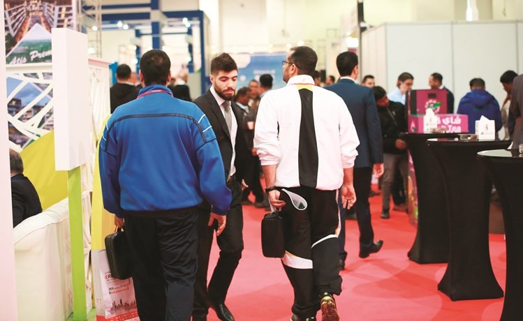 إقبال جماهيري كبير على معرض النخبة﻿