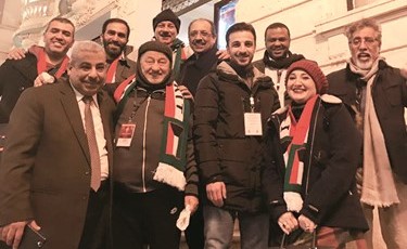 فريق القلعة مع عدد من الفنانين العرب أمام مسرح عبدالقادر علولة في وهران﻿