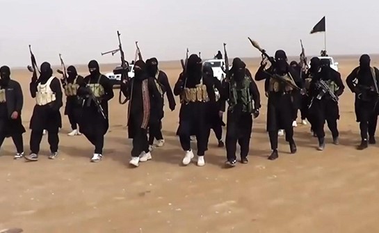 النظام يشنّ حملة كبيرة لاستعادة تدمر و«داعش» يتقدم في أوسع هجوم على دير الزور