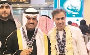 الشيخ مشعل المالك مع البطل طارق القلاف ﻿