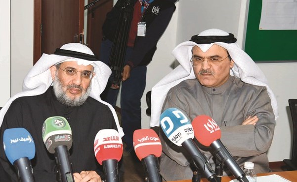 م. عبدالرحمن المطوع متحدثا خلال الاجتماع بحضور م. غالب شلاش﻿