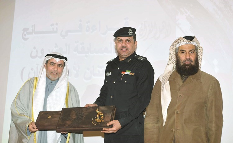 الأمين العام محمد الجلاهمة يكرم المقدم صالح السهيل﻿