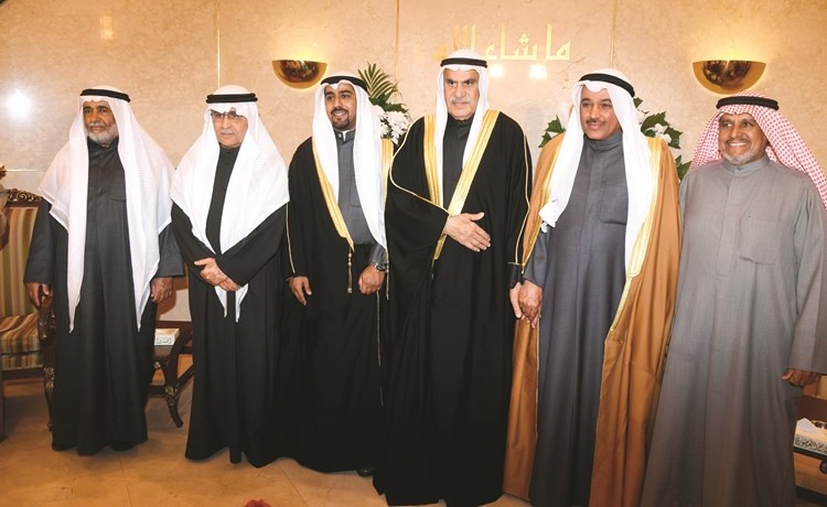 أحمد السعدون وعبدالله الحميد ووالد المعرس فيصل الغضوري والمعرس خالد الغضوري ووالد العروس حسن الجسمي وسعد الحميد﻿