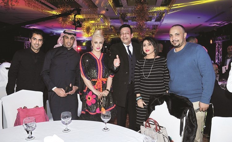 محمد عبدالحافظ يتوسط زهرة الخرجي وميس كمر ومحمد طاحون وسعد كنعان واللاعب وليد علي﻿