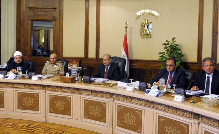 مجلس الوزراء ينفي دراسة زيادة الحد الأدنى للأجور