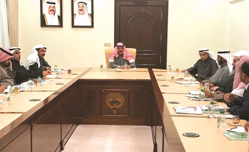 خالد الجارالله خلال الاجتماع مع وفد الهيئة اليمنية الكويتية للاغاثة﻿