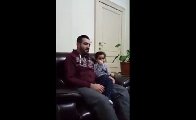 شاهد .. فيديو جميل لطفلة صغيرة تصحح لأبيها أخطاءه في قراءة القرآن