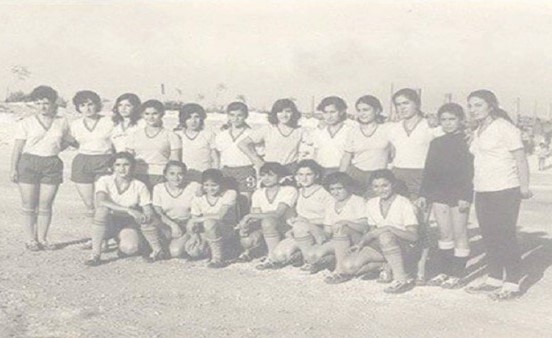 شاهد.. صورة لأقدم فريق نسائي في الشرق الأوسط تعود للعام 1950