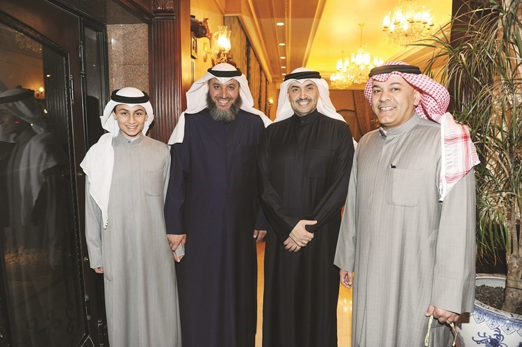 محمد المطير وعبدالله المطير وبراك محمد المطير مع احد الحضور﻿