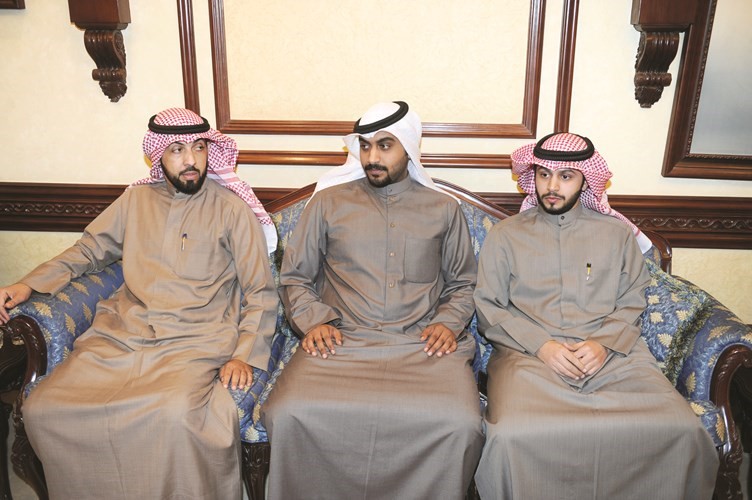 ناخبون شباب في ديوان محمد المطير﻿