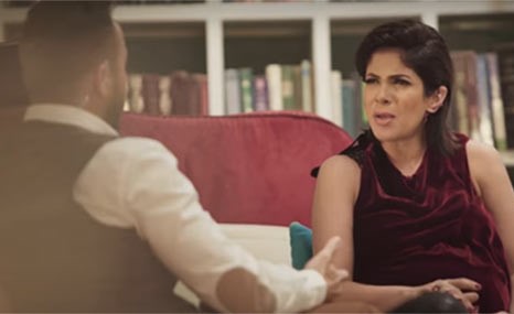 بالفيديو..منى زكي تنفعل على الممثل السوري مكسيم خليل بسبب ماقاله :" أنت منافق وكداب"