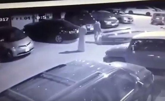 بالفيديو.. مجهولون يسرقون سيارة على "سطحة" من أمام منزل بالسعودية