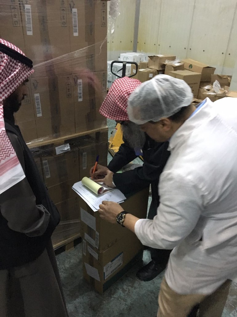 إتلاف طن و513 كجم مواد غذائية فاسدة بمنطقة صبحان