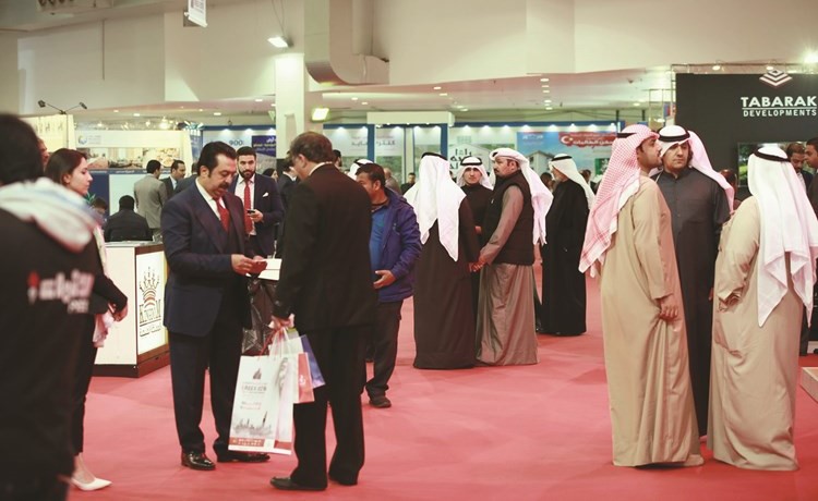 إقبال جماهيري كبير على معارض النخبة﻿