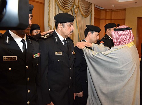 الجراح يقلد 16 عميداً رتبة لواء