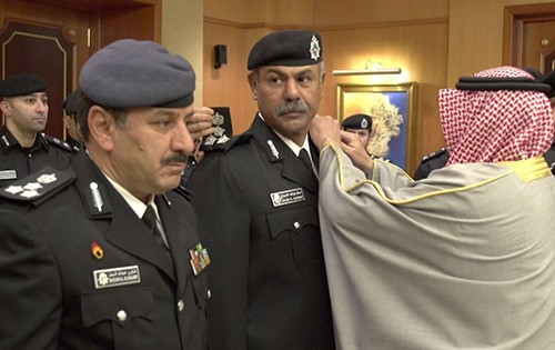 الجراح يقلد 16 عميداً رتبة لواء