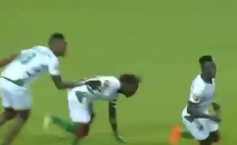 بالفيديو.. انطلاقة من نصف الملعب.. بطولة أفريقيا تشهد أجمل هدف!