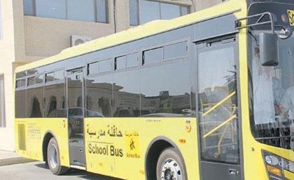بالصور.. طالبتان في السعودية تنجحان في إيقاف حافلة مدرسية تعرض سائقها للإغماء وتنقذان 55 من زميلاتهما
