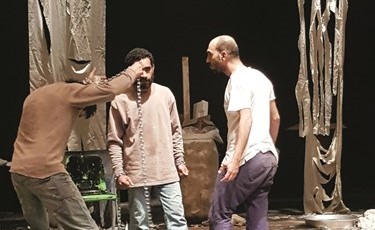 مشهد من مسرحية المفتاح﻿