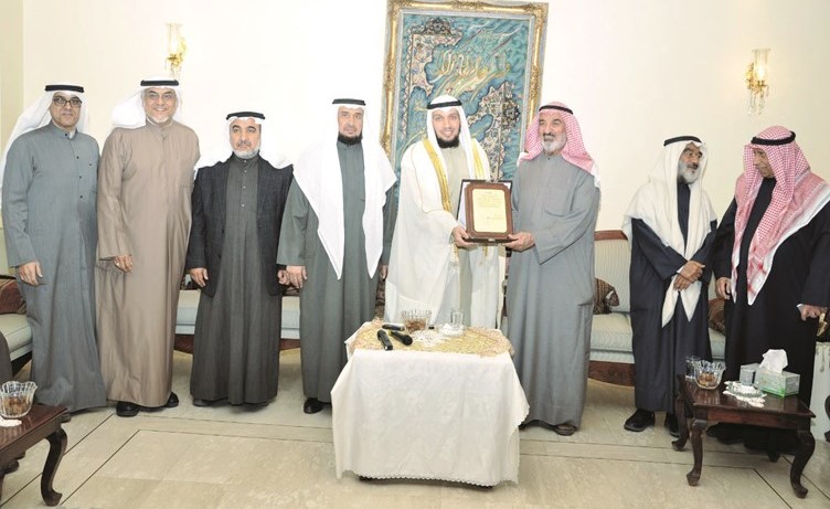 احمد الجاسر مكرما خالد العيناتي﻿