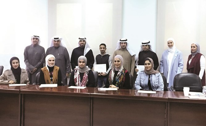 تكريم عدد من المشاركين في ورشة التدريب﻿