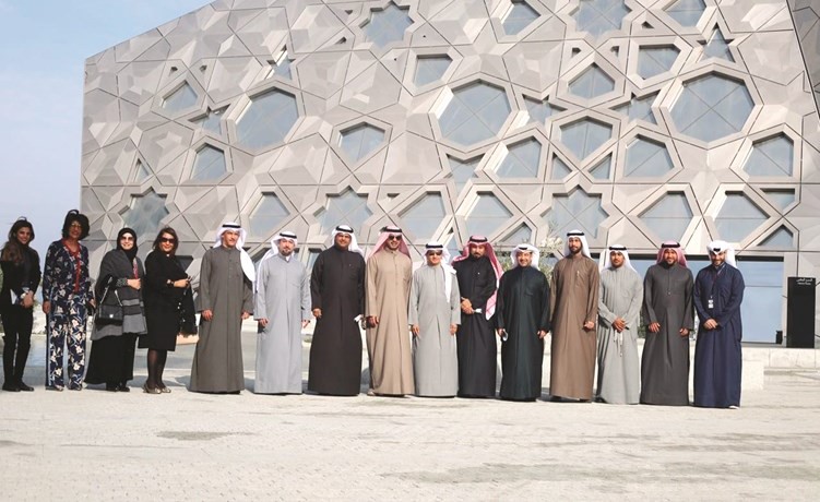 الوفد خلال الزيارة﻿