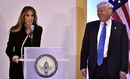 بالفيديو.. الطريقة الفظة التي أجبر فيها ترامب زوجته لتلقي كلمة.. وهكذا احرجته السيدة الأولى !