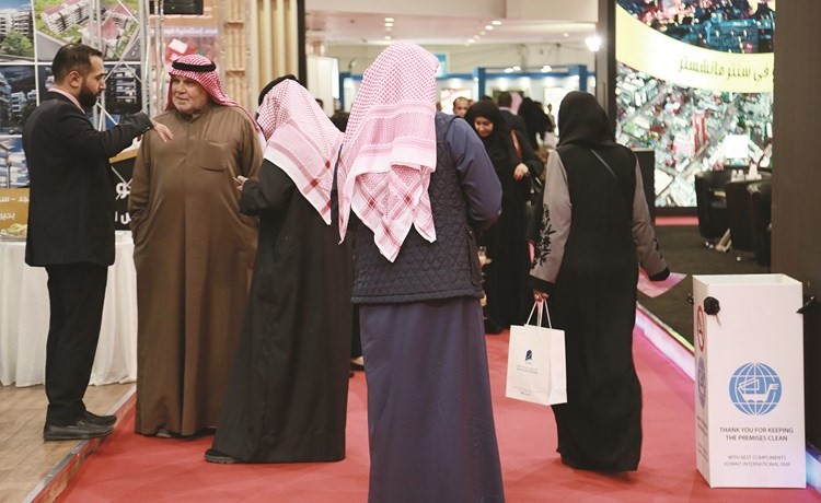 إقبال جماهيري على معارض النخبة﻿