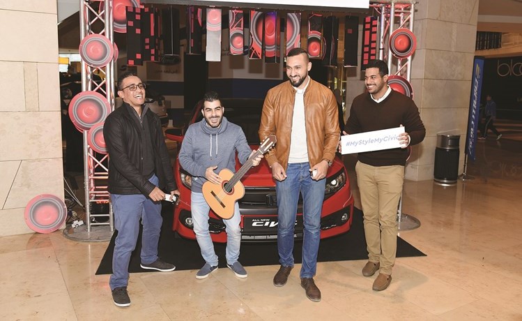 إقبال جماهيري على منصة عرض هواندا سيفيك خلال مشاركتها في معرض أوتوموتو17﻿