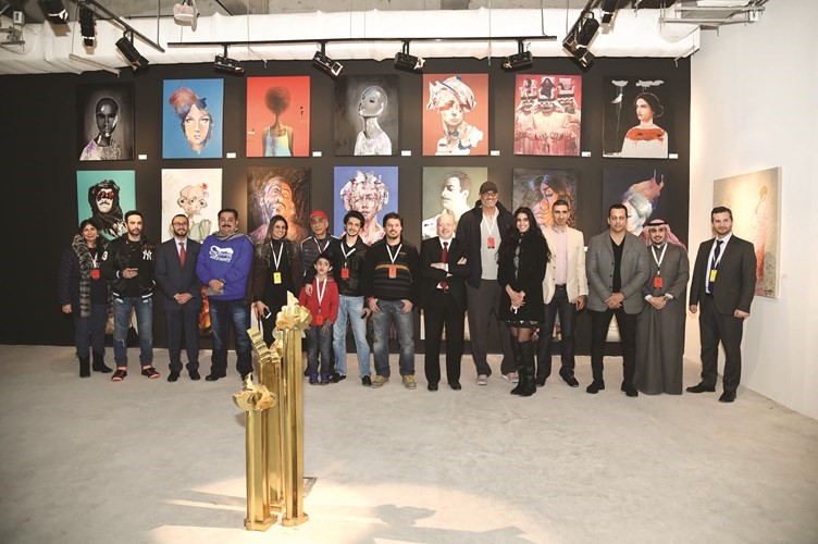 المشاركون خلال تواجدهم في معرض دن جاليري﻿