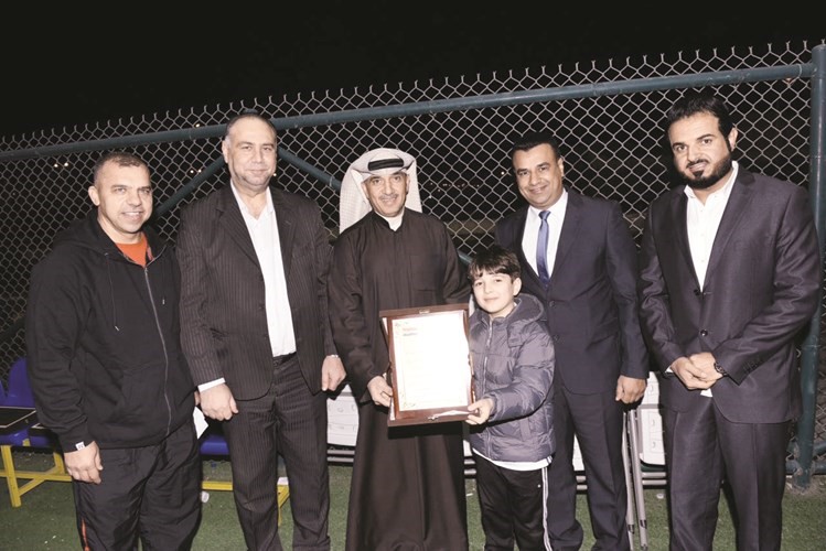 درع تذكارية للهزيم من الطفل المميز يزن طه﻿