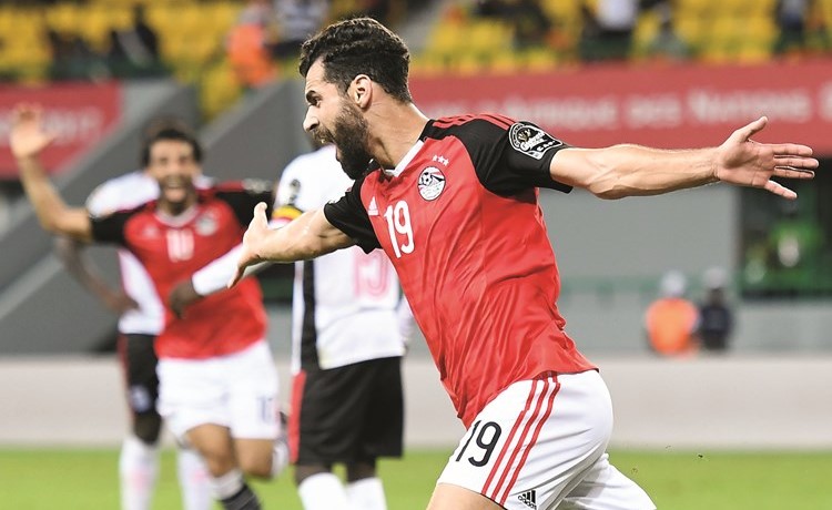 فرحة النجم المصري عبدالله السعيد بهدف الفوز في مرمى اوغندا 	(أ.ف.پ)﻿