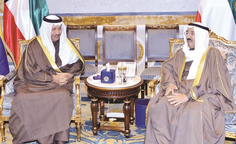 صاحب السمو الأمير الشيخ صباح الأحمد مستقبلا سمو رئيس الوزراء الشيخ جابر المبارك ﻿