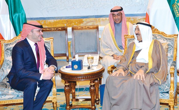 صاحب السمو الأمير الشيخ صباح الأحمد لدى استقباله صاحب السمو الملكي الأمير علي بن الحسين