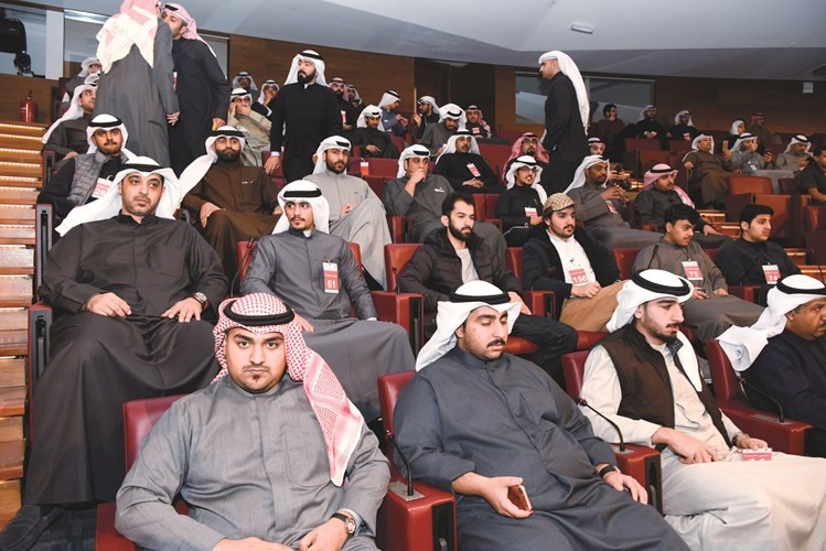 الشيخ محمد العبدالله بين الحضور﻿