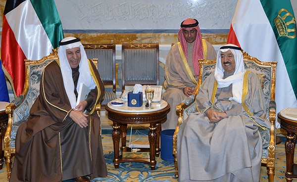 صاحب السمو الأمير الشيخ صباح الأحمد خلال استقباله السفير السعودي لدى البلاد د.عبد العزيز الفايز
