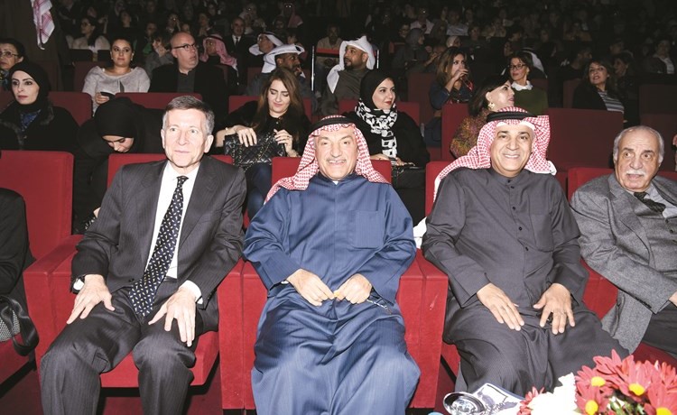 السفير الاسباني إلي جانب م. اليوحه والسنعوسي وأبو الحسن﻿