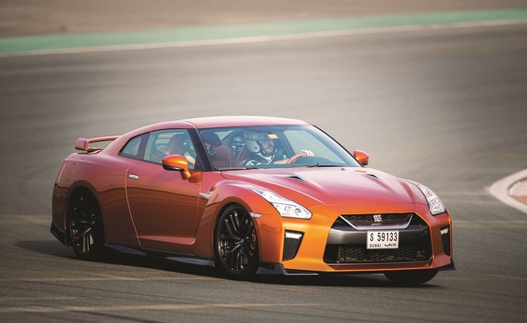نيسان تطلق GT-R 2017 بتصميم مطور وقوة إضافية