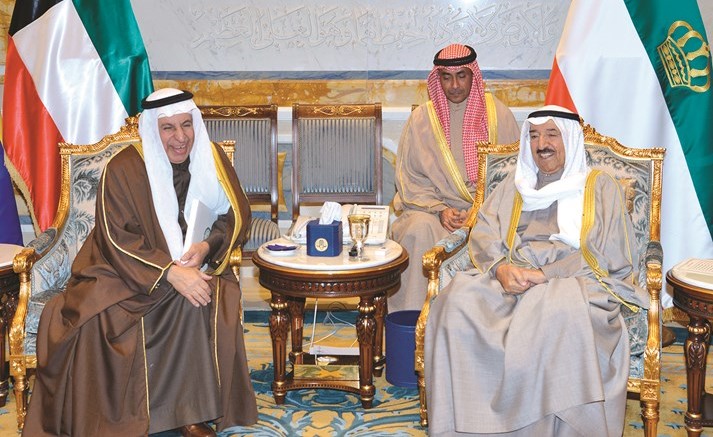 صاحب السمو الامير الشيخ صباح الاحمد خلال استقباله السفير د.عبدالعزيز الفايز ﻿