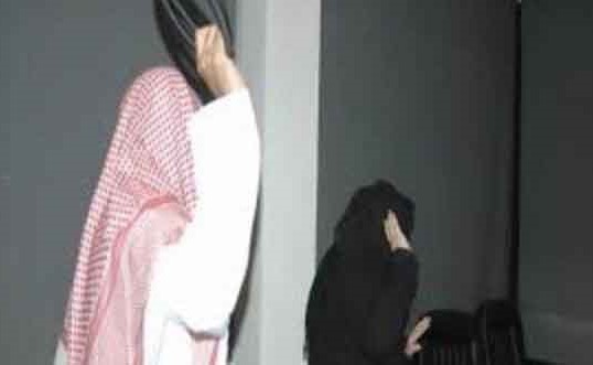 مواطن سعودي يقتحم مركزاً صحياً في بيشة.. ويعتدي على زوجته الممرضة بالضرب