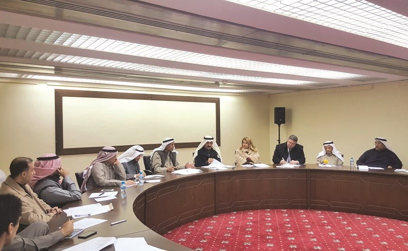 م.بدر السلمان وأعضاء مجلس الإدارة مع جانب من الحضور﻿