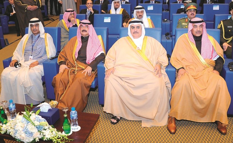 الشيخ صباح الخالد ووزير الخارجية البحريني الشيخ خالد بن احمد آل خليفة وخالد الجارالله ﻿