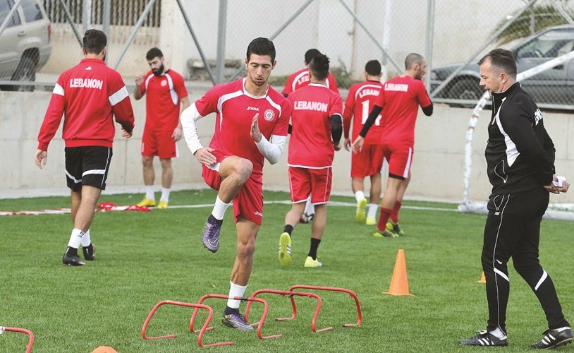 المدير الفني لمنتخب لبنان ميودراغ رادولوفيتش في تدريب سابق ﻿