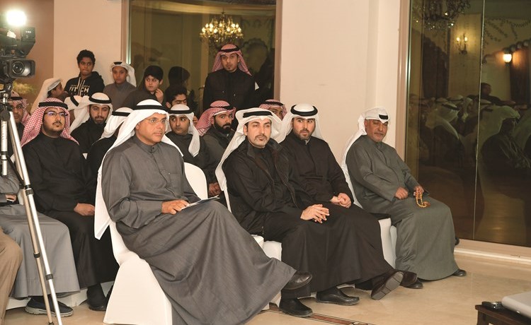 جانب من الحاضرين في ديوان عمر الطبطبائي	(قاسم باشا)﻿