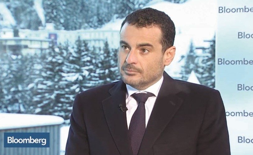 عمر الغانم خلال مقابلته مع بلومبيرغ﻿