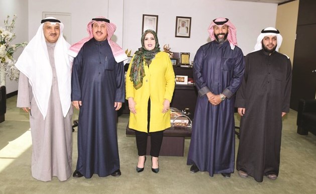 شيخة العدواني خلال تكريم علي حسن وجاسم العبوه وخلف العنزي﻿