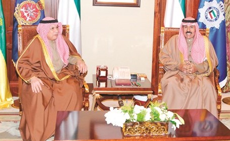 سمو ولي العهد الشيخ نواف الأحمد مستقبلا الشيخ خالد الجراح ﻿