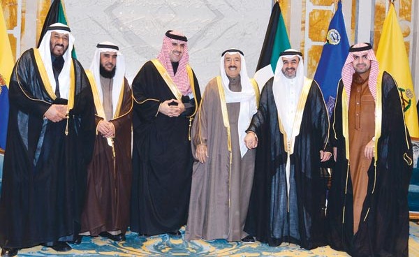 صاحب السمو الأمير الشيخ صباح الأحمد لدى استقباله د.حسام العنقري رئيس ديوان المراقبة العامة بالسعودية والوفد المرافق