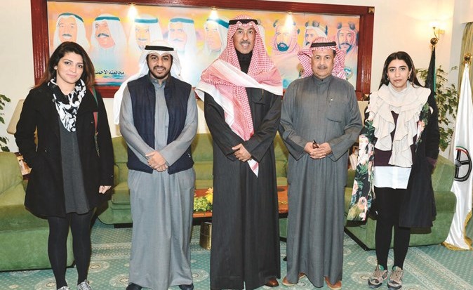 الشيخ فواز الخالد مستقبلا ممثلي شركتي وربة العقارية والإنشاءات الشرقية﻿