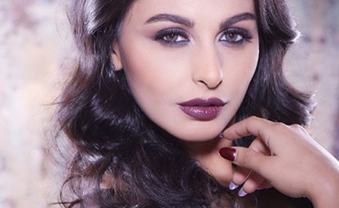 بالفيديو.. فنانة تعترف بتعرضها للتحرش على الهواء مباشرة